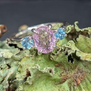 Elegant 3.43kt Natural Kunzite With Natural Blue Zircon Accents Stunning Piece!!